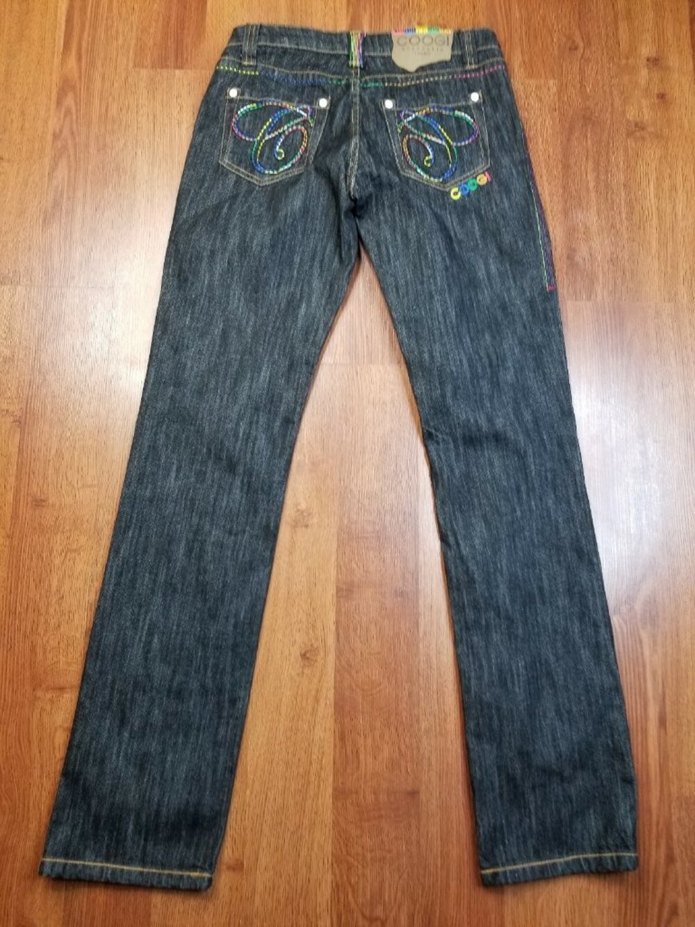 Coogi  Australia since 1969  womens juniors Embroidered  Jeans 7/8 X 33 inseam
